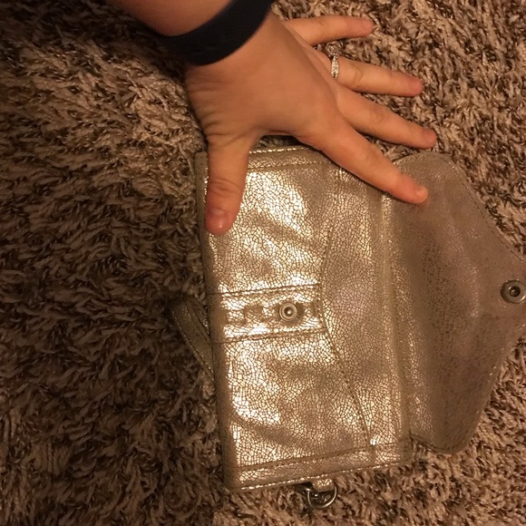 Buckle brand wristlet - Picture 4 of 4